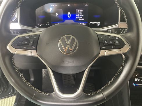 Used 2025 Volkswagen Taos SE AWD/4WD image 14