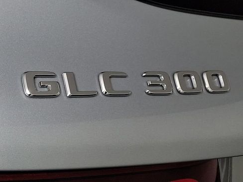 Used 2021 Mercedes-Benz GLC 300 4MATIC image 31