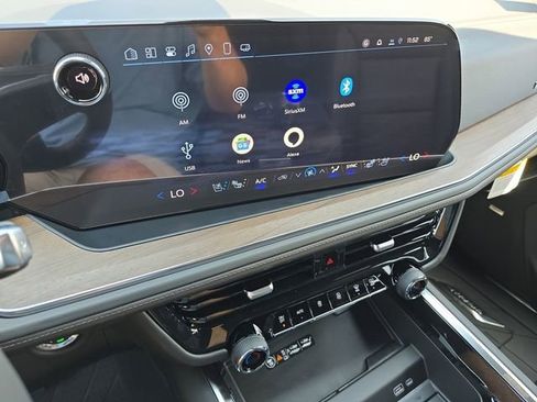 New 2025 Chevrolet Suburban High Country AWD/4WD image 13