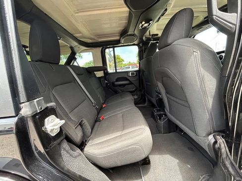 Used 2019 Jeep Wrangler Unlimited Sahara AWD/4WD image 27