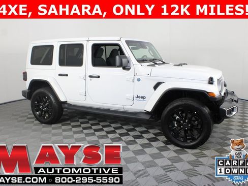 Used 2025 Jeep Wrangler Unlimited Sahara AWD/4WD image 1