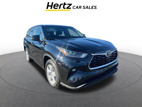 Used 2025 Toyota Highlander LE image 1