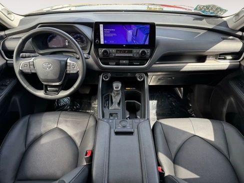 Certified 2024 Toyota Grand Highlander AWD image 7