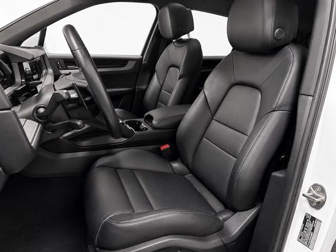 Used 2024 Porsche Cayenne S AWD/4WD image 12