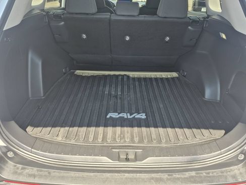 Used 2023 Toyota RAV4 LE AWD/4WD image 15