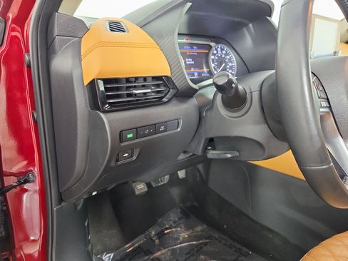 Used 2022 Nissan Sentra SV w/ SV Premium Package FWD image 19