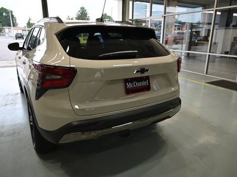 New 2026 Chevrolet Trax ACTIV w/ Sunroof Package FWD image 6