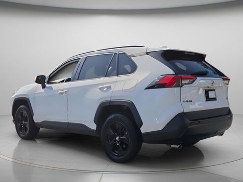 Used 2021 Toyota RAV4 XLE FWD image 6