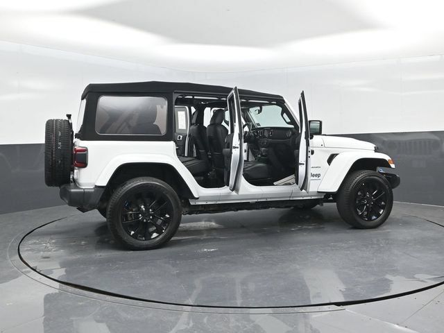 Used 2023 Jeep Wrangler Unlimited Sahara w/ Cold Weather Group AWD/4WD image 25