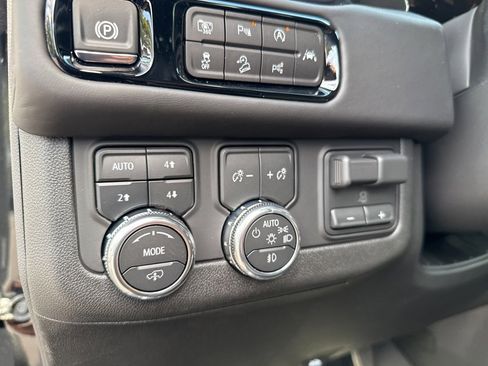 Used 2025 GMC Yukon AT4 Ultimate w/ LPO, Illumination Package image 18