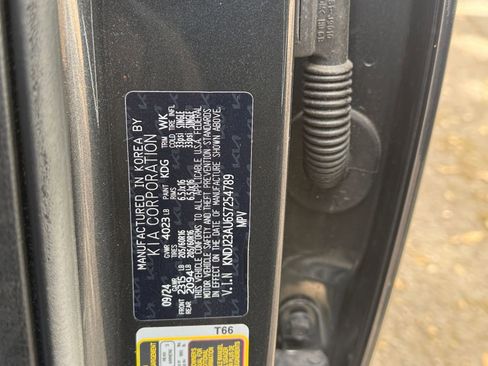 Used 2025 Kia Soul LX w/ LX Technology Package image 23