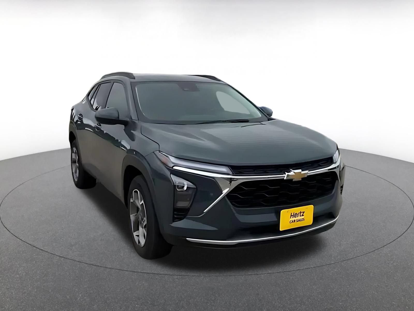 Used 2025 Chevrolet Trax LT w/ LT Convenience Package FWD image 3