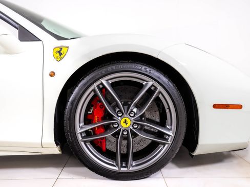 Used 2017 Ferrari 488 Spider RWD image 18
