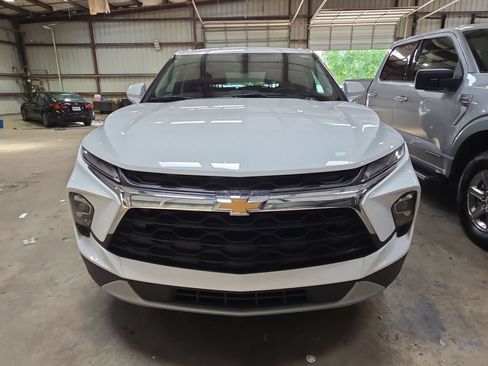 Used 2025 Chevrolet Blazer LT FWD image 2