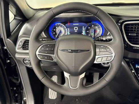 New 2026 Chrysler Voyager LX image 16