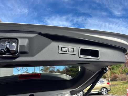 Used 2025 Subaru Forester Premium image 5