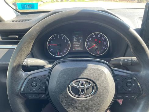 Used 2019 Toyota RAV4 LE AWD/4WD image 12