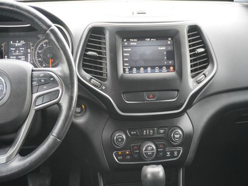 Used 2019 Jeep Cherokee Latitude Plus w/ Comfort/Convenience Group AWD/4WD image 15