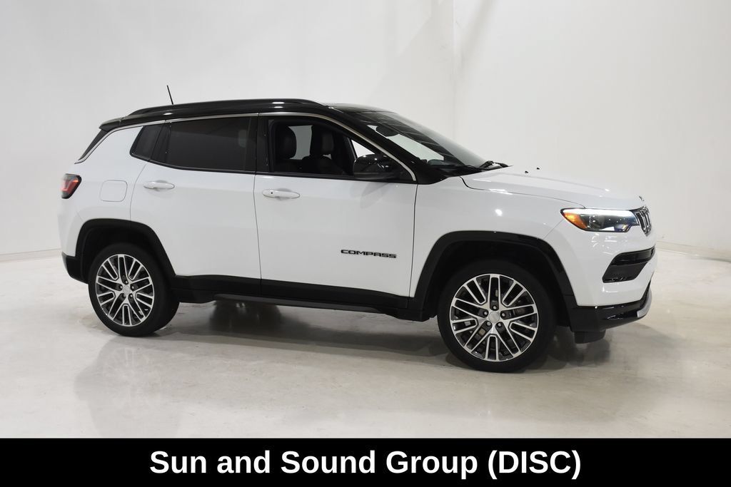 Used 2023 Jeep Compass Limited w/ Elite Group AWD/4WD image 3