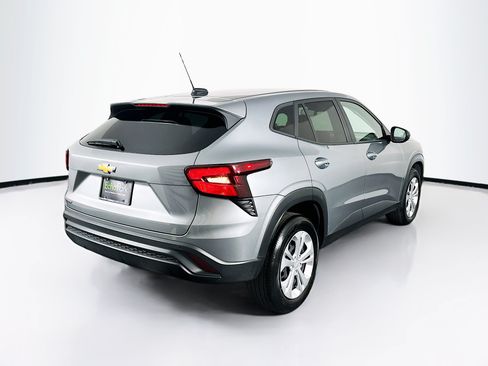 Used 2024 Chevrolet Trax LS w/ Driver Confidence Package FWD image 9