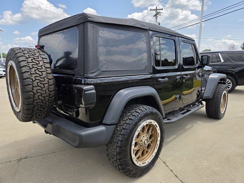 Used 2018 Jeep Wrangler Unlimited Sport AWD/4WD image 3
