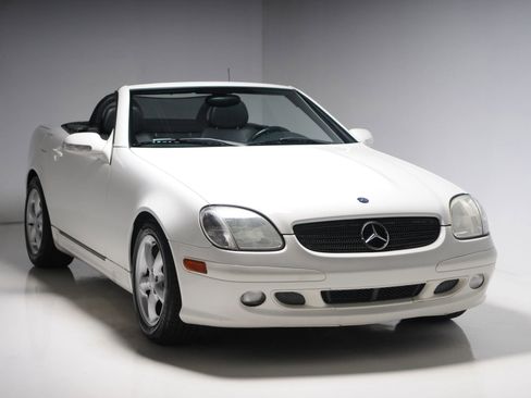 Used 2002 Mercedes-Benz SLK 320 image 2