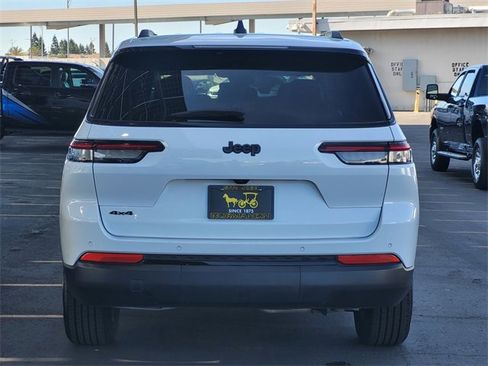Certified 2024 Jeep Grand Cherokee L Laredo image 5