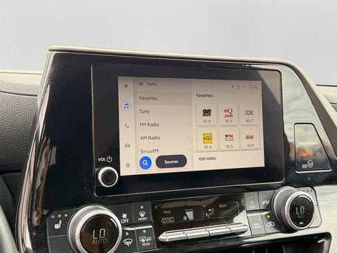 Used 2023 Toyota Highlander XLE image 18