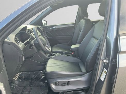 Used 2022 Volkswagen Tiguan SE R-Line image 9