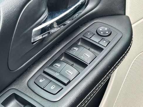 Used 2019 Dodge Grand Caravan SXT FWD image 28