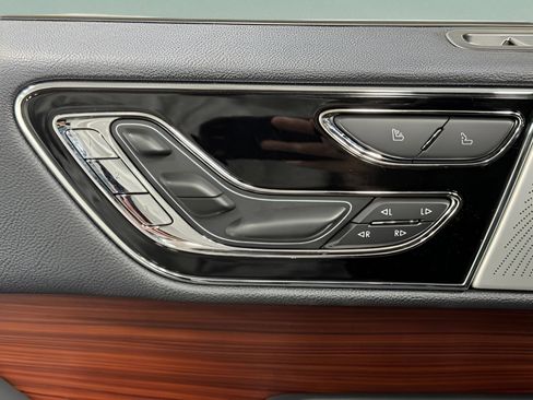 Used 2023 Lincoln Navigator Reserve image 24