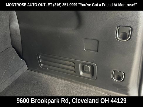 Used 2023 Chevrolet Traverse LT FWD image 44