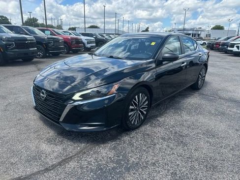 Used 2024 Nissan Altima 2.5 SV FWD image 7