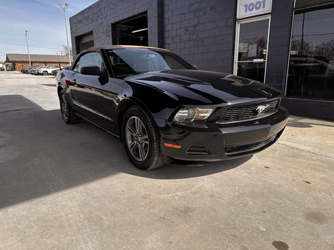 Used 2010 Ford Mustang Premium image 2