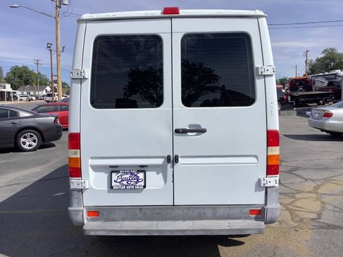 Used 2003 Dodge Sprinter 2500 RWD image 15