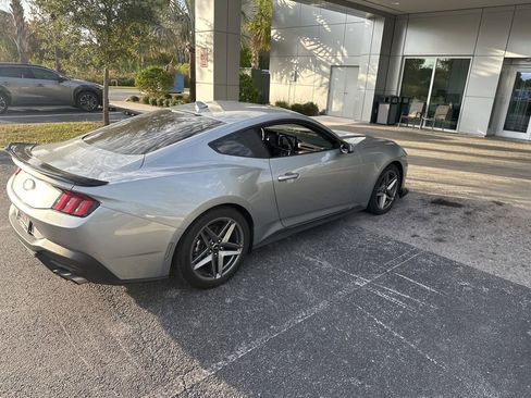 Used 2025 Ford Mustang Coupe image 2