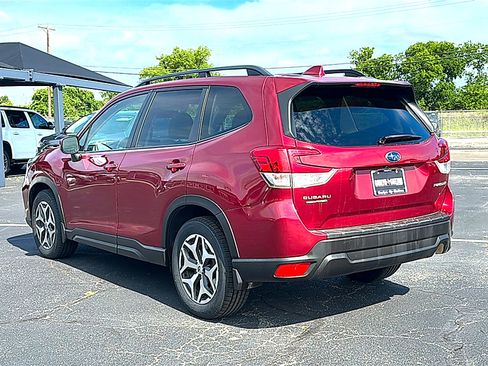 Used 2021 Subaru Forester Premium AWD/4WD image 6