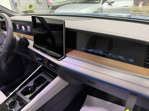 New 2026 Volkswagen Tiguan SEL R-Line image 36