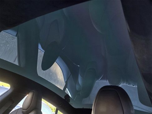 Used 2022 Tesla Model S image 17