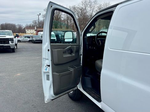 Used 2017 Chevrolet Express 3500 RWD 3500 Extended 155 image 14