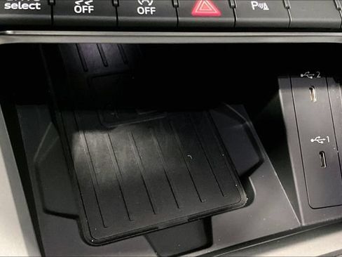 Used 2024 Audi Q3 2.0T Premium w/ Convenience Package AWD/4WD image 18