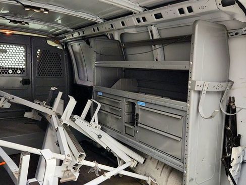 Used 2015 GMC Savana 2500 RWD image 21