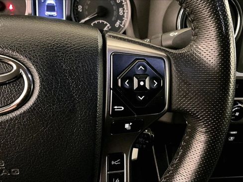 Used 2018 Toyota Tacoma SR5 image 18
