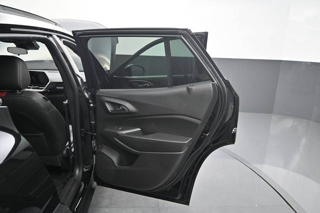Used 2025 Chevrolet Trax RS w/ Driver Confidence Package FWD image 30