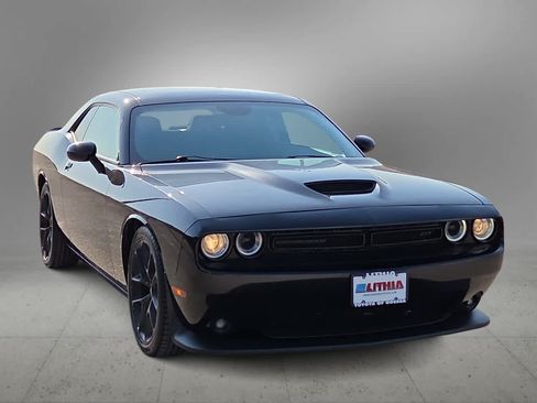 Used 2022 Dodge Challenger GT RWD image 3