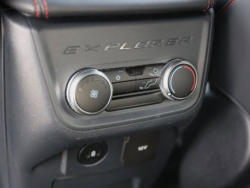 Certified 2025 Ford Explorer ST-Line image 25