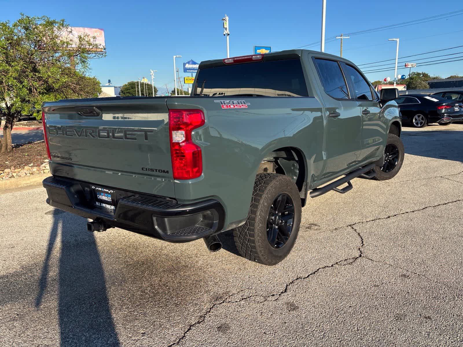 Used 2025 Chevrolet Silverado 1500 Custom Trail Boss w/ LPO, Dark Essentials Package AWD/4WD image 5