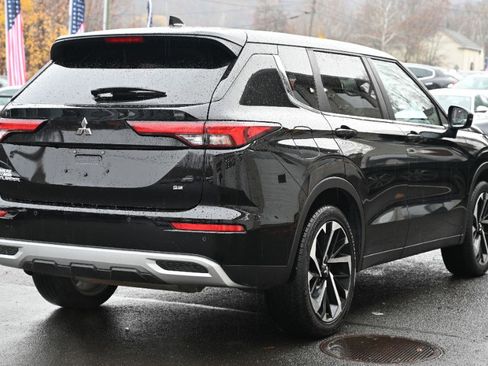 Used 2024 Mitsubishi Outlander SE Black Edition image 8