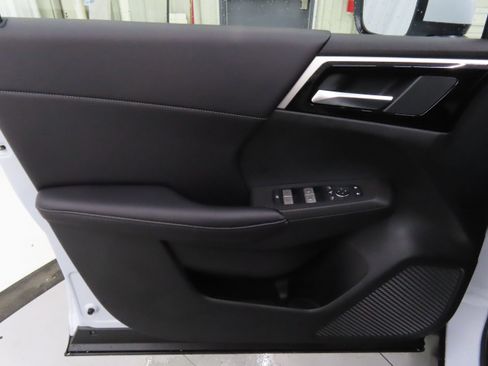 New 2025 Mitsubishi Outlander SE image 9