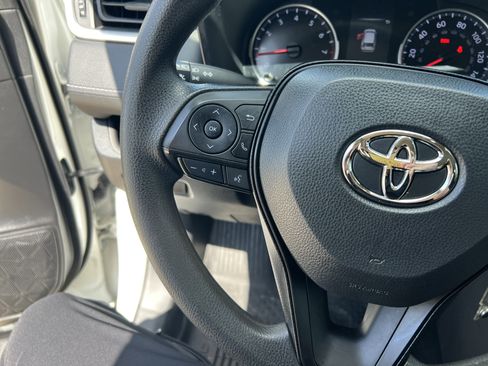 Used 2022 Toyota RAV4 LE FWD image 17